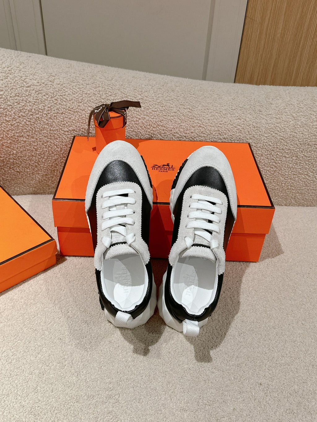 HERMES MAINLAND SNEAKER IN PALE GRAY SUEDE AND BLACK CALFSKIN